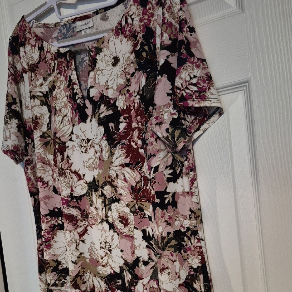 Avenue Floral Dress in Pink, Black & Cream - Picture 5 of 6